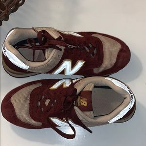NEW BALANCE SHOES